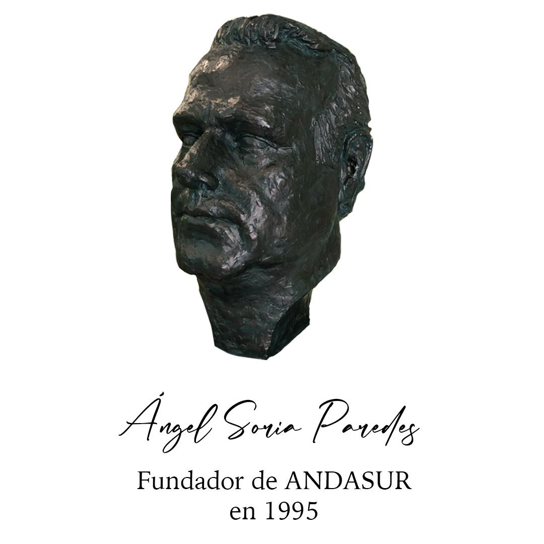 Busto Ángel Soria con fondo blanco
